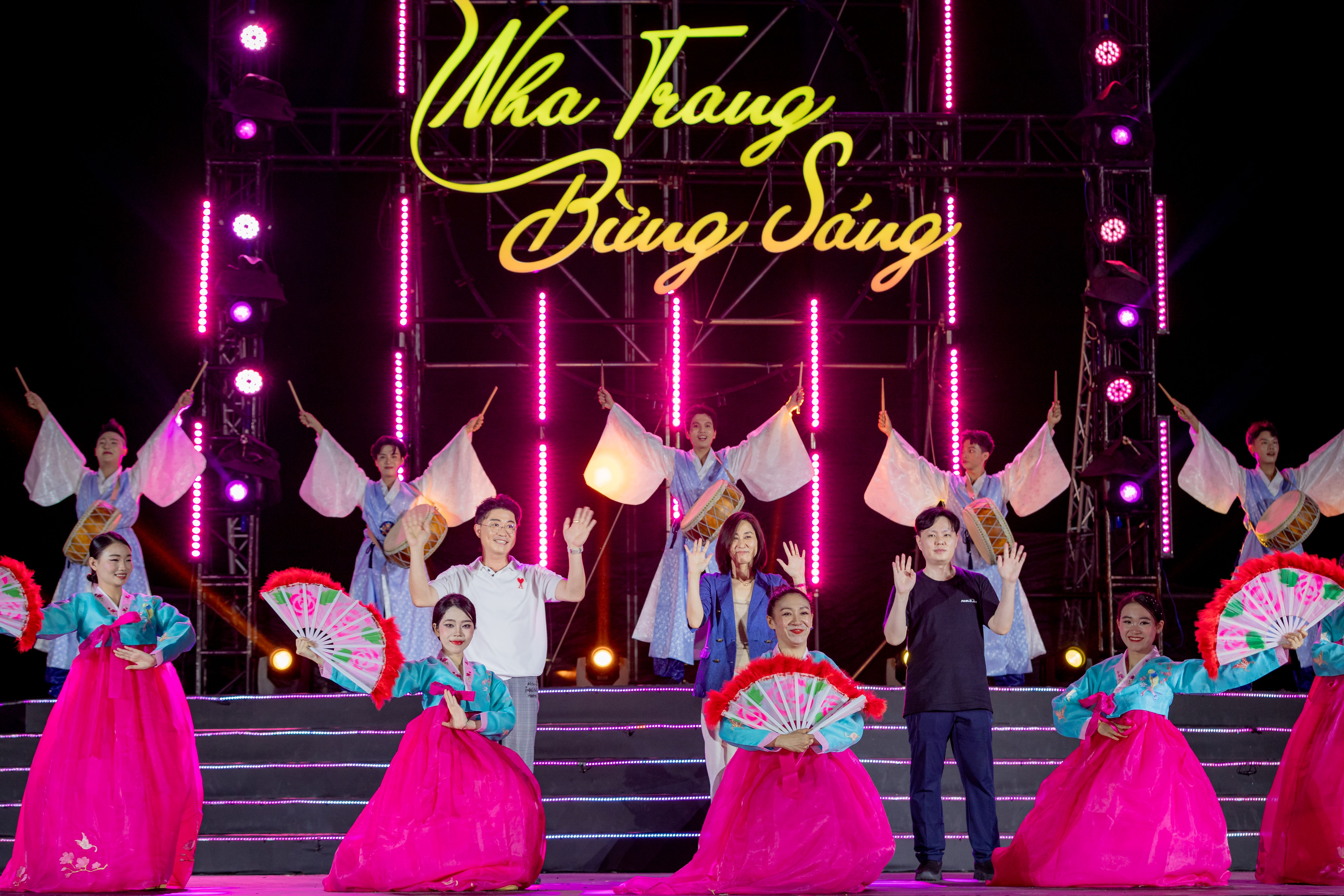 Lễ hội 
vịnh ánh sáng quốc tế 
Nha Trang - 
sự kiện đinh của mùa 
du lịch hè 2024.