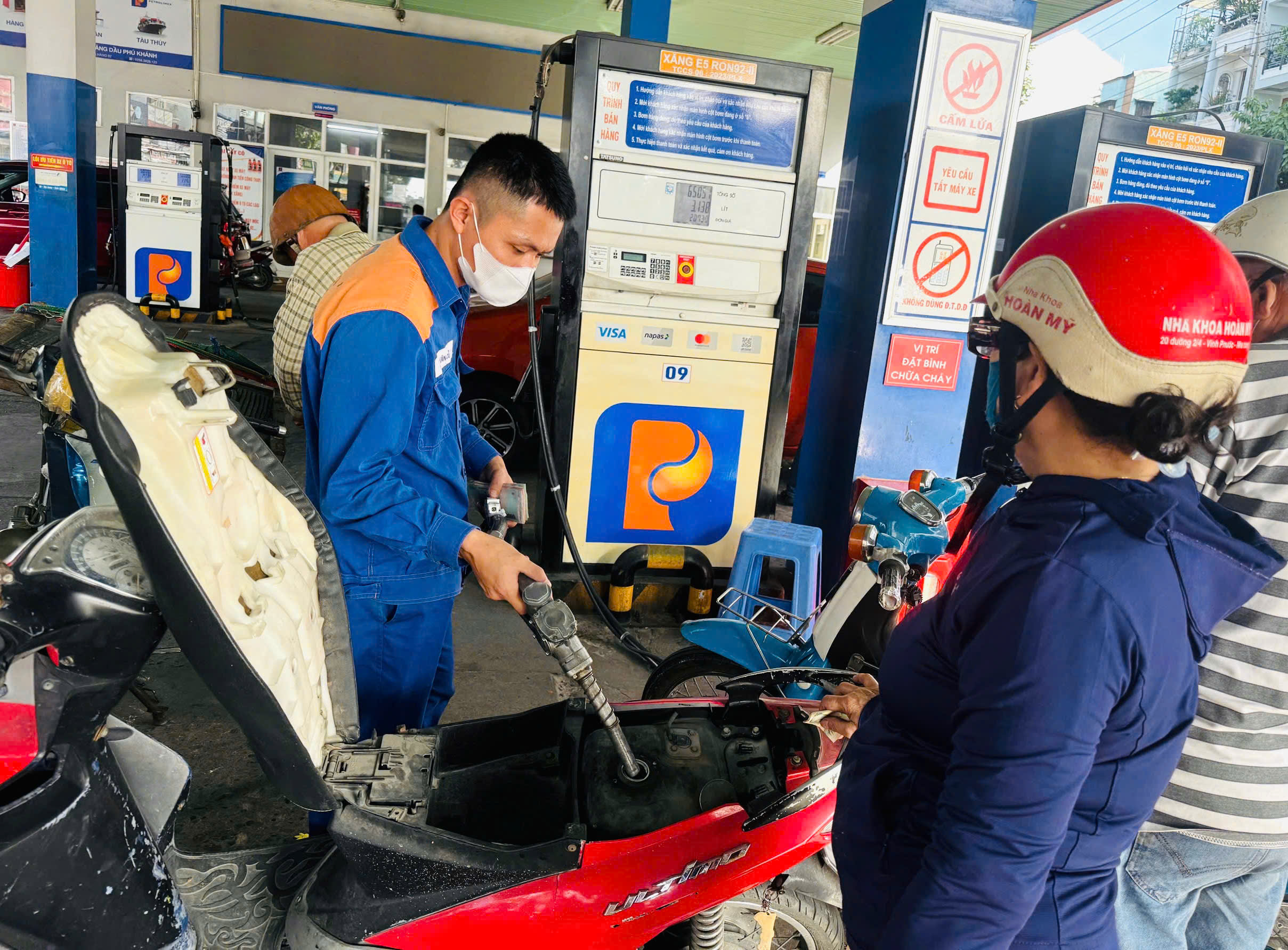 Giá xăng tăng từ 270 đến 380 đồng/lít