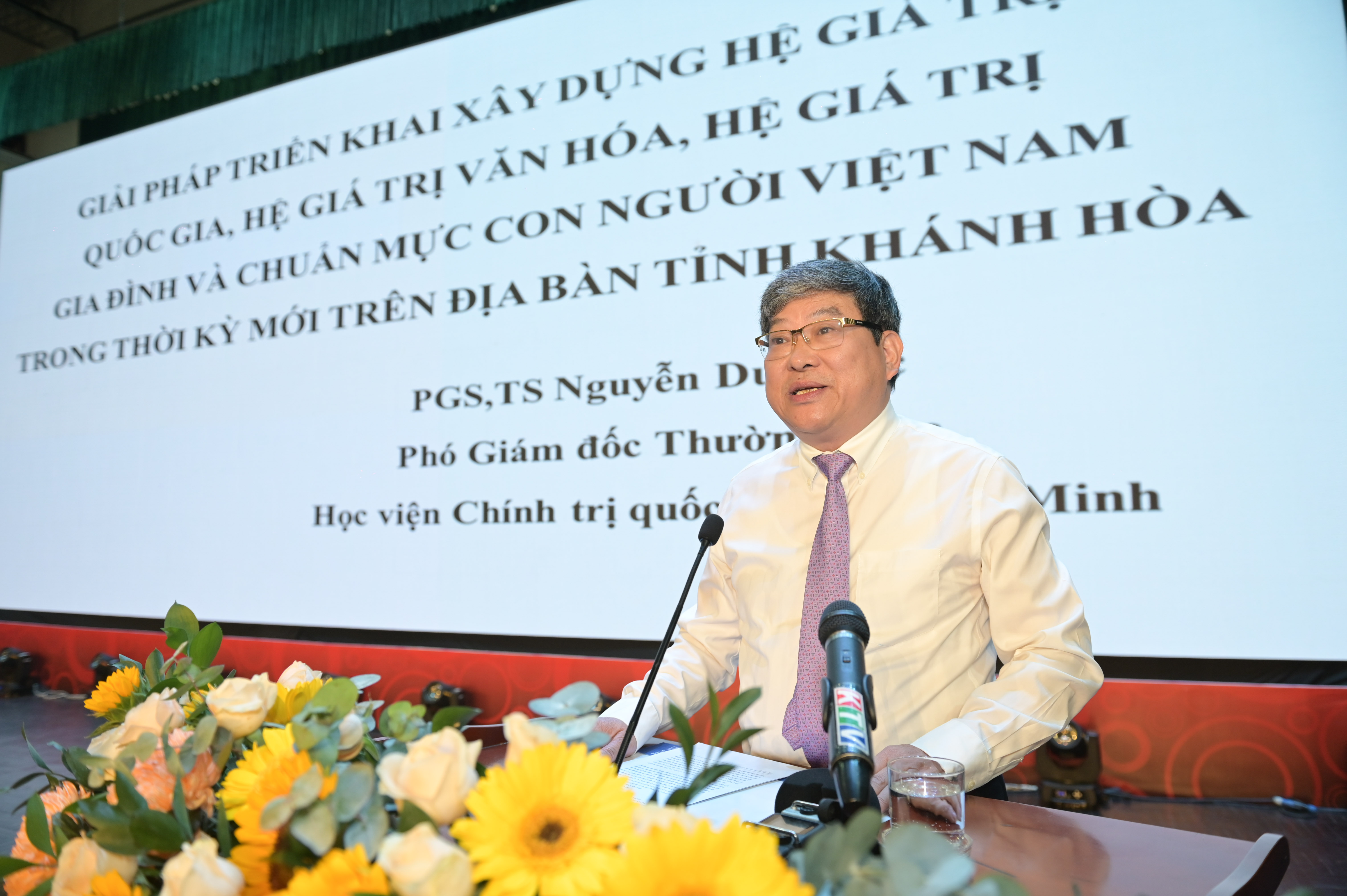 Xây dựng hệ giá trị văn hóa, chuẩn mực con người là căn bản và cốt lõi