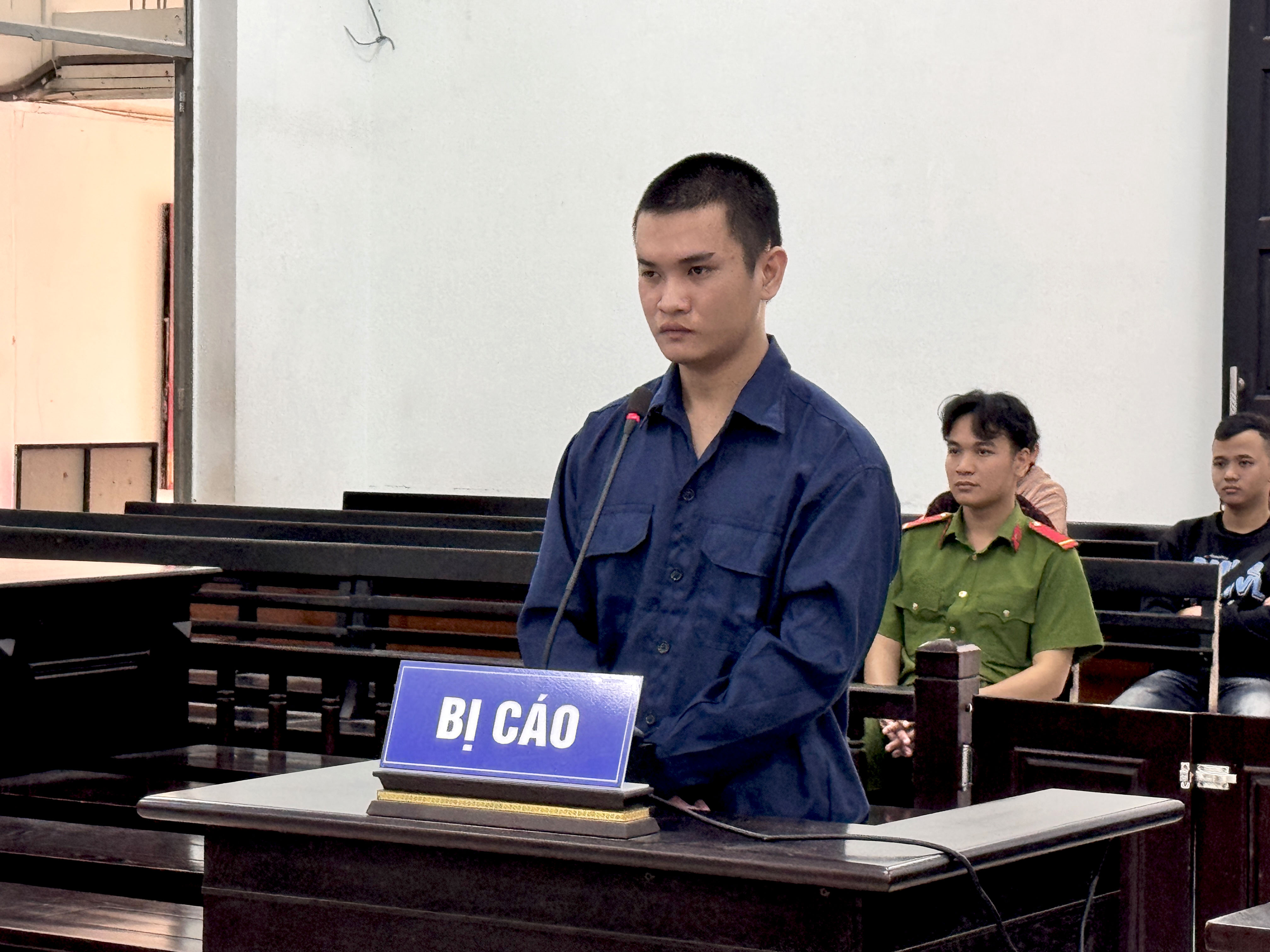 Đâm bạn nhậu, thanh niên lãnh 10 năm tù