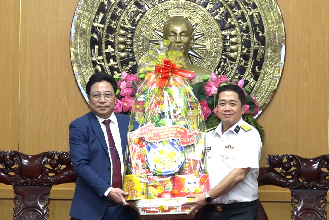 VIDEO: Phó Bí thư Thường trực Tỉnh ủy Nguyễn Khắc Toàn thăm, chúc Tết các đơn vị trực Tết