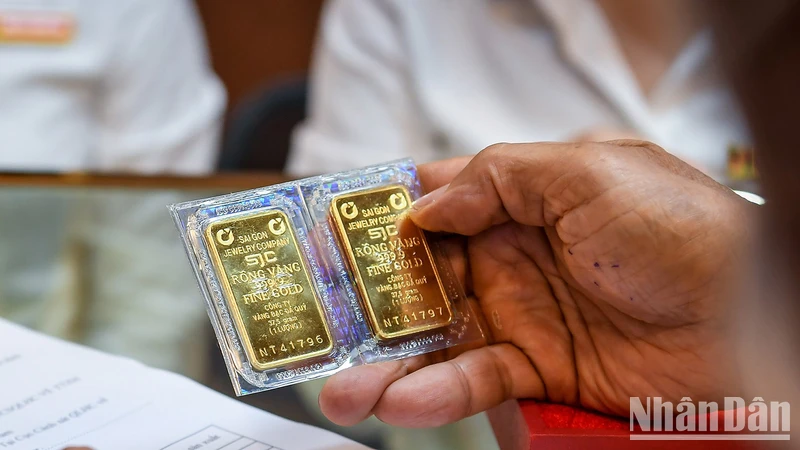 Giá vàng ngày 12/1: Chốt tuần tăng mạnh, tiến sát 87 triệu đồng/lượng