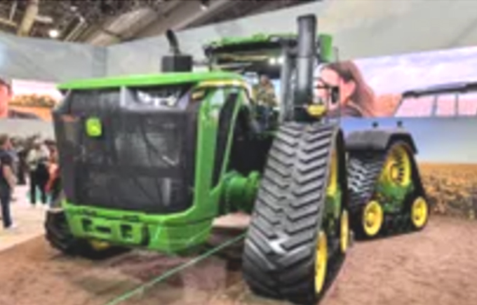 Ra mắt máy kéo tự hành hoàn toàn