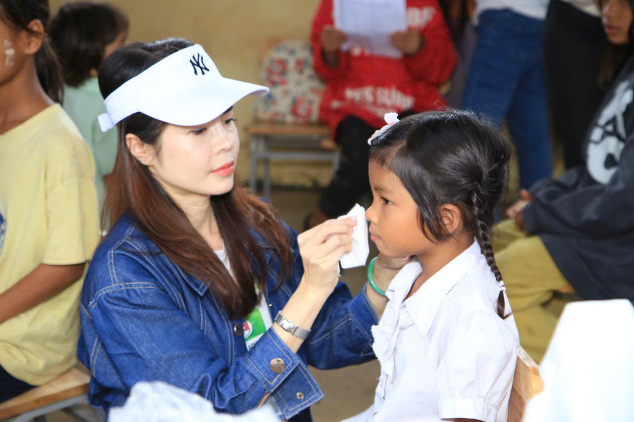 Help-Portrait với chủ đề “Ươm mầm xanh” đến với Khánh Sơn