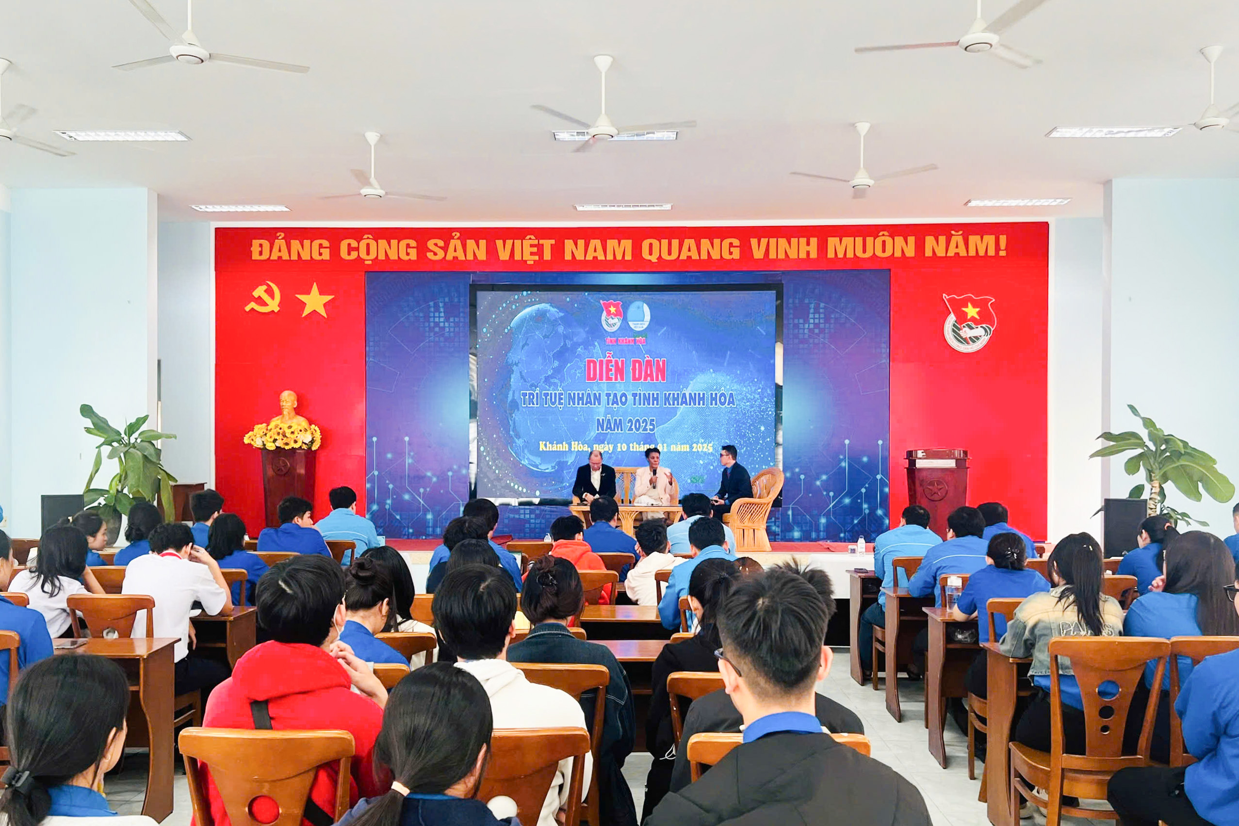 Hơn 120 đoàn viên, thanh niên tham gia diễn đàn "Trí tuệ nhân tạo"