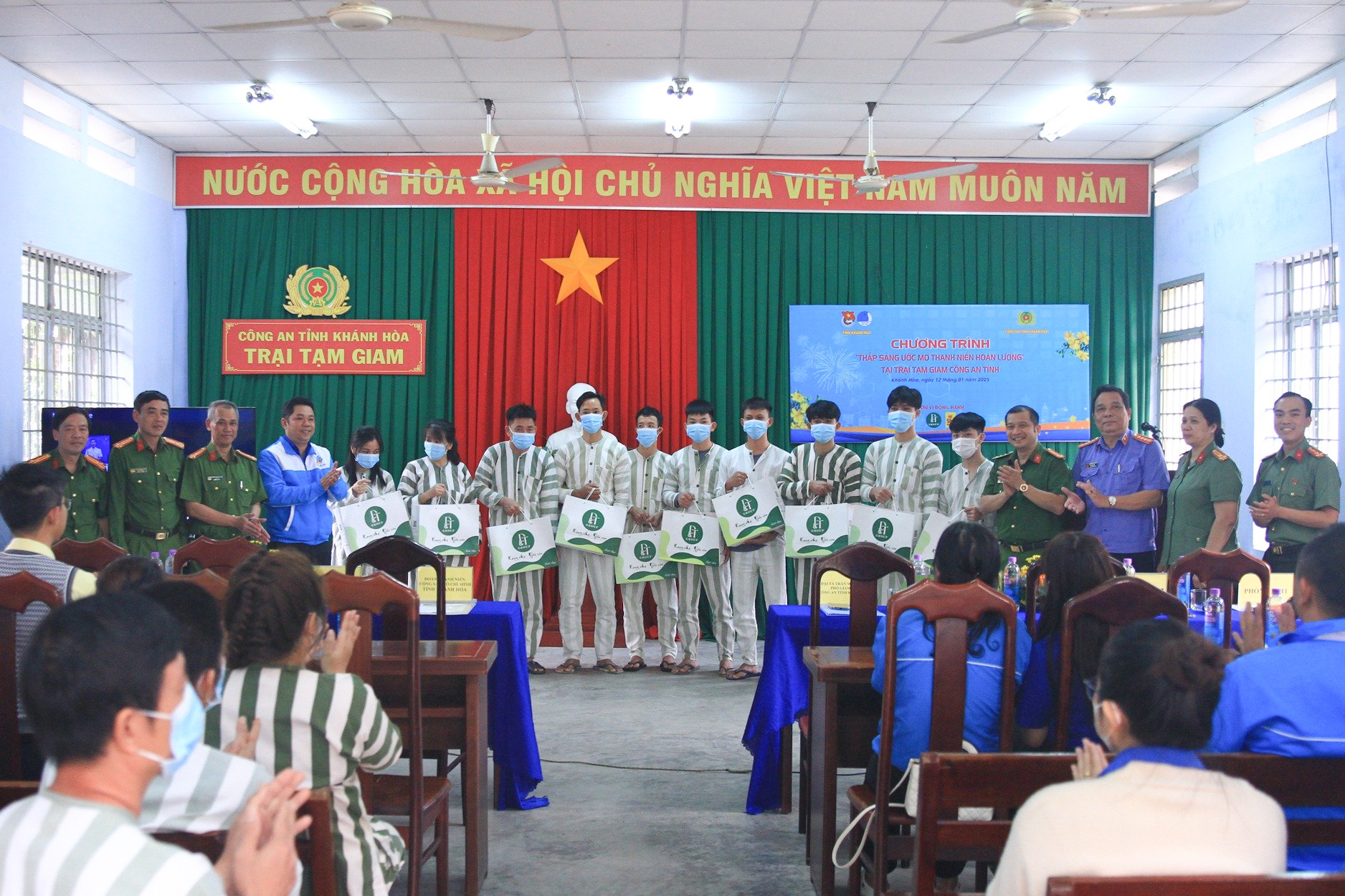 Tổ chức chương trình “Thắp sáng ước mơ hoàn lương” tại Trại tạm giam Công an tỉnh