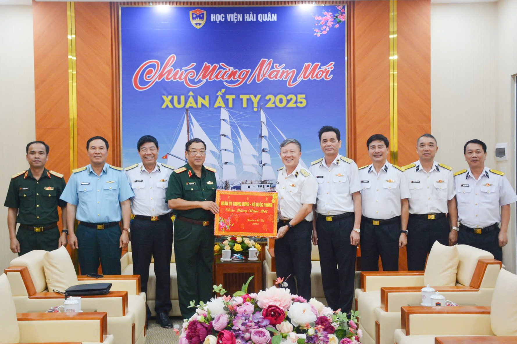 Thứ trưởng Bộ Quốc phòng thăm, chúc Tết các nhà trường, đơn vị tại Khánh Hòa