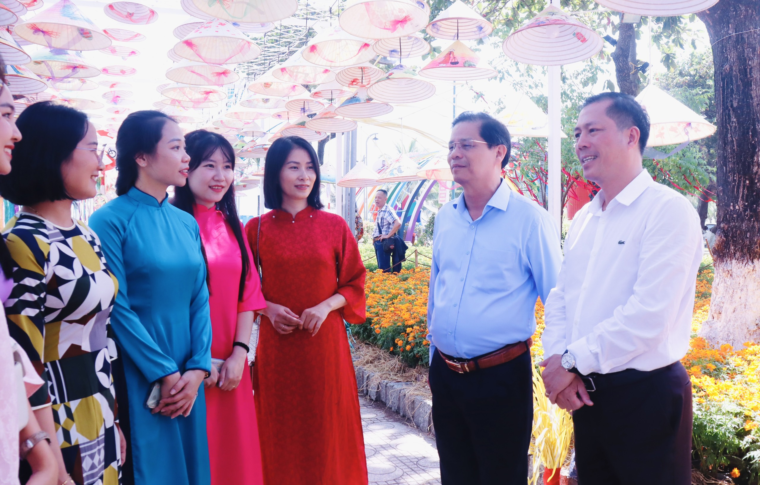 Chủ tịch UBND tỉnh Nguyễn Tấn Tuân kiểm tra công tác chuẩn bị phục vụ du khách và người dân vui xuân trên địa bàn TP. Nha Trang