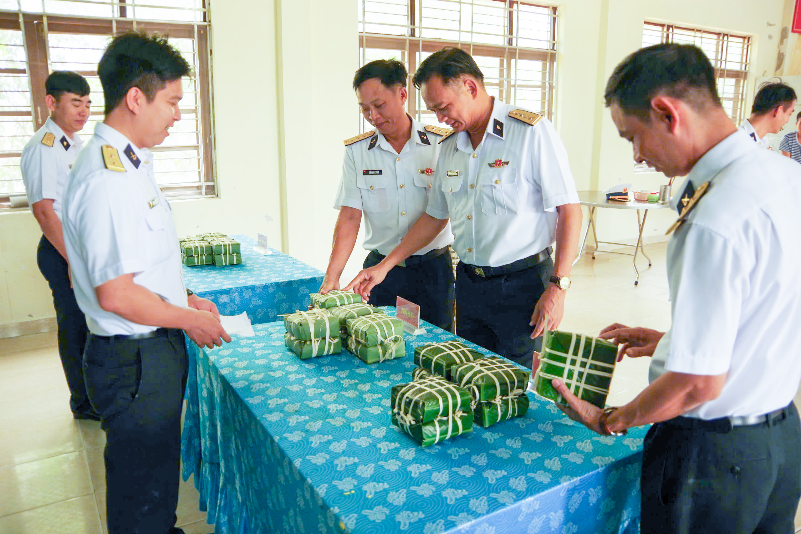 Lữ đoàn 685 tổ chức hội thi gói bánh chưng xanh Tết Ất Tỵ 2025