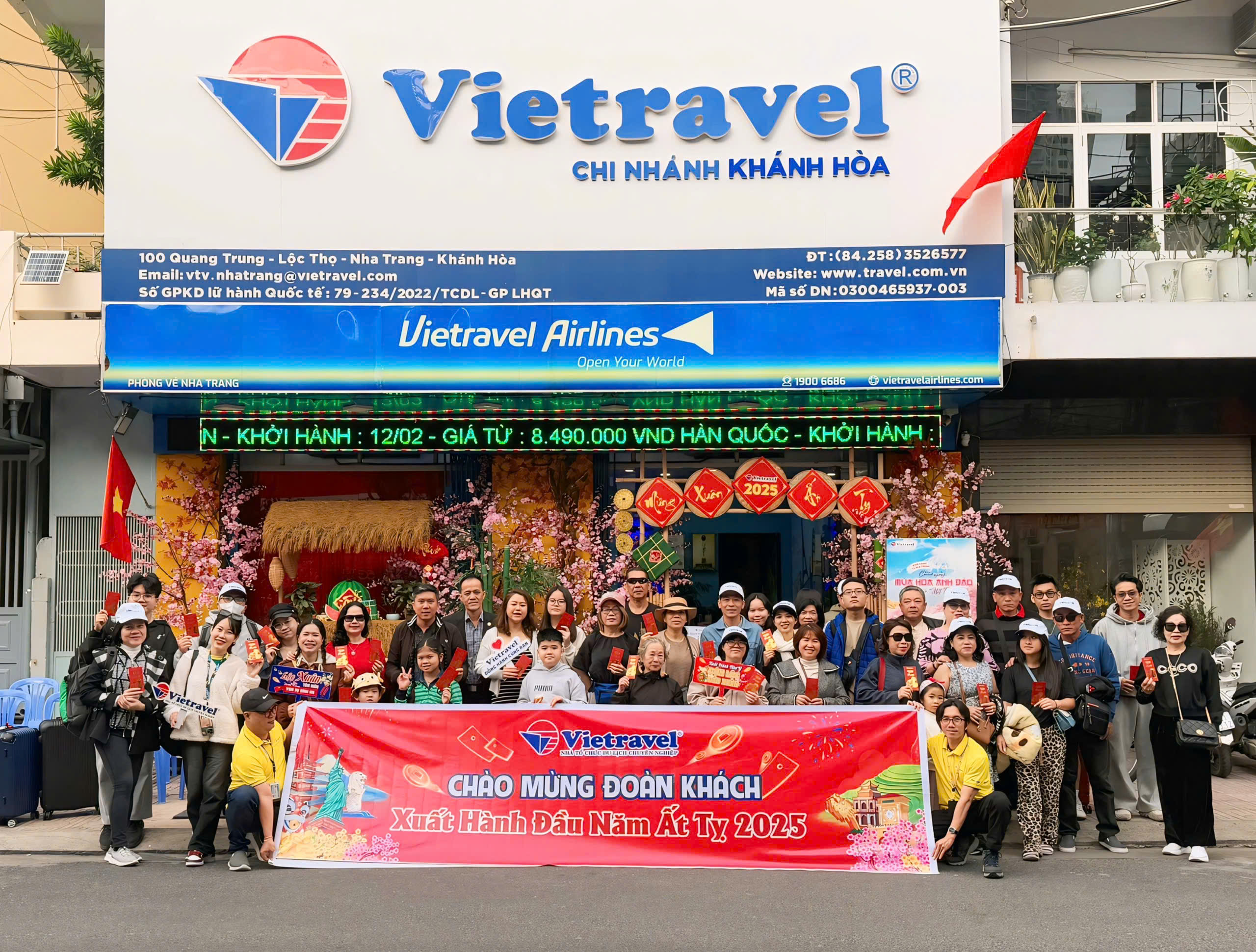 Vietravel Khánh Hòa tổ chức lễ xuất hành đưa khách du xuân Ất Tỵ