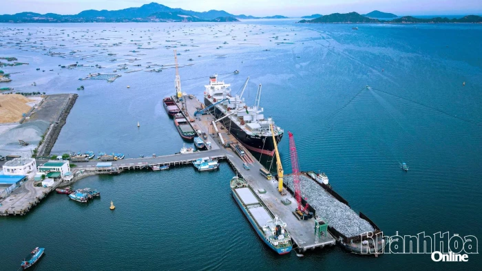 Phát triển mạnh các ngành kinh tế biển gắn với bảo đảm quốc phòng, an ninh trên địa bàn tỉnh Khánh Hòa