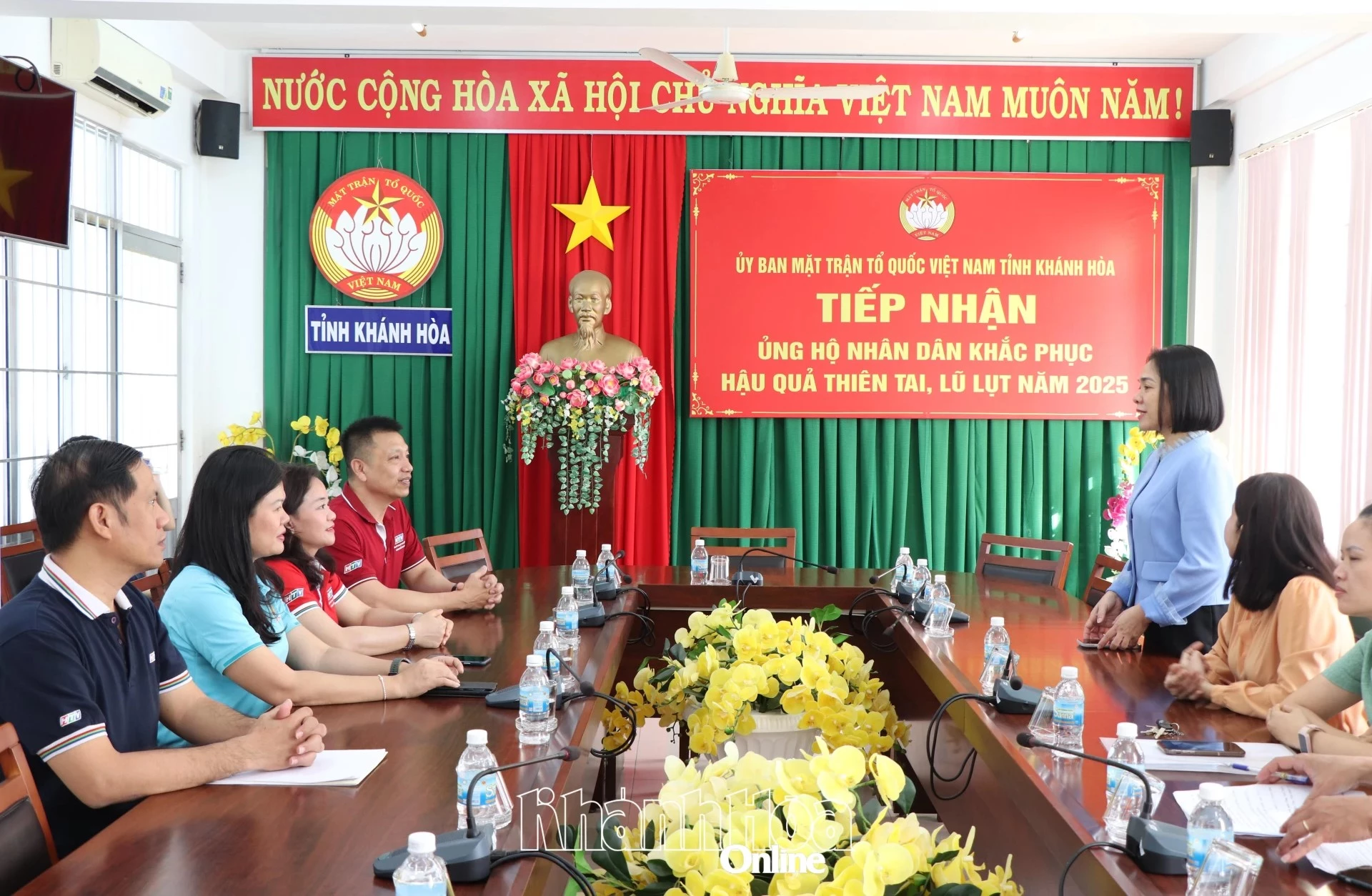 Đồng chí Trần Thu Mai phát biểu cảm ơn Quỹ Chung một tấm lòng - Đài Phát thanh và Truyền hình TP. Hồ Chí Minh và Ủy ban MTTQ Việt Nam TP. Hồ Chí Minh.