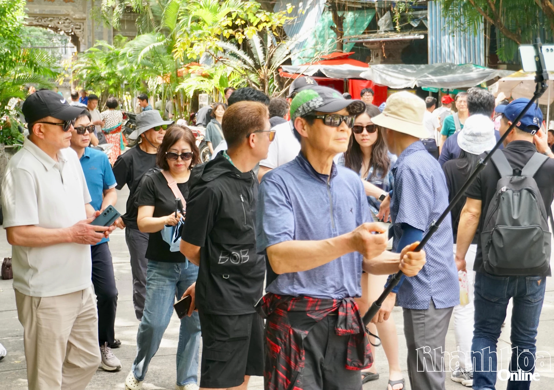 Visitors increase slightly during first 2 days of New Year