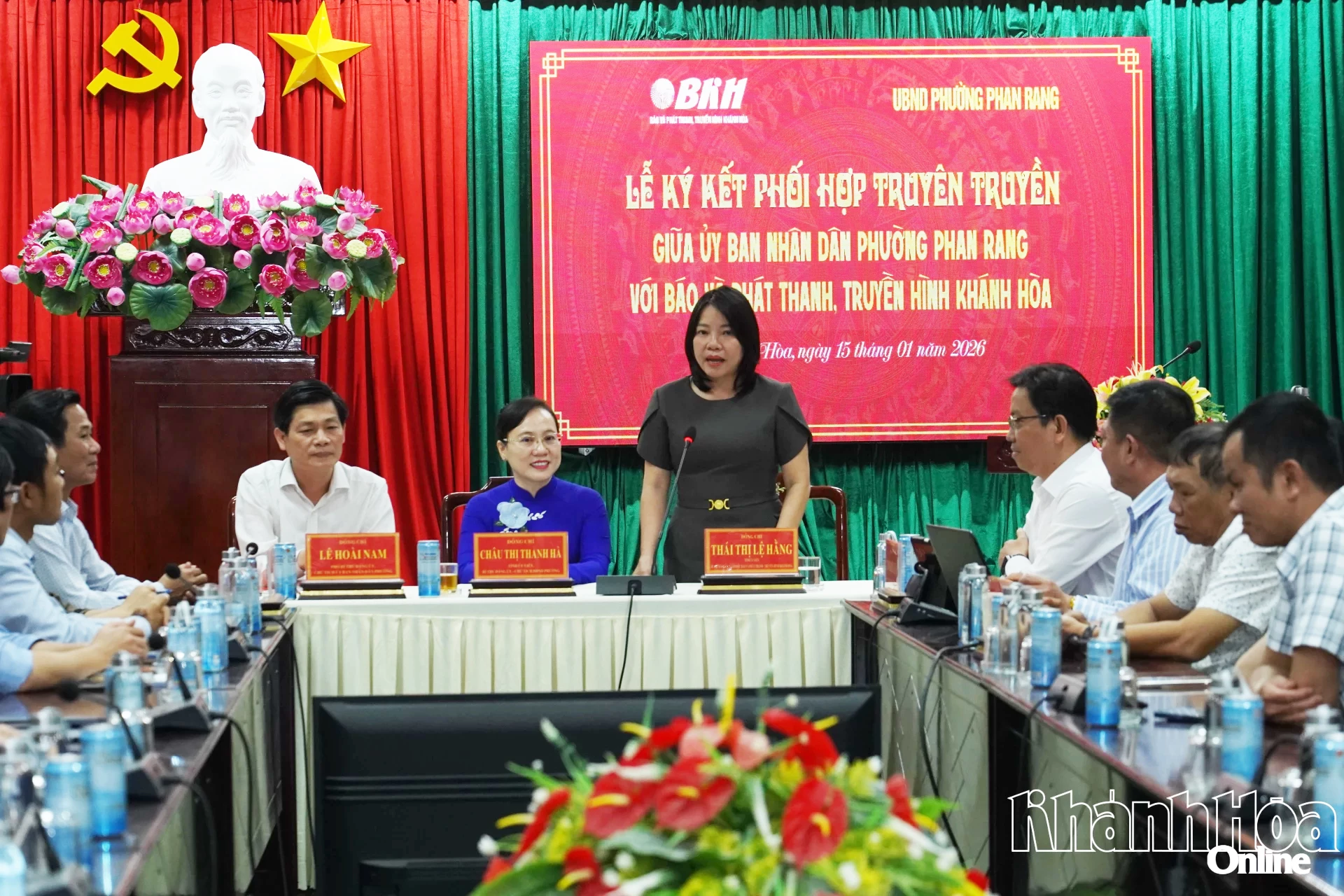 Bà Thái Thị Lệ Hằng - Giám đốc Báo và Phát thanh - Truyền hình Khánh Hoà phát biểu tại buổi lễ.