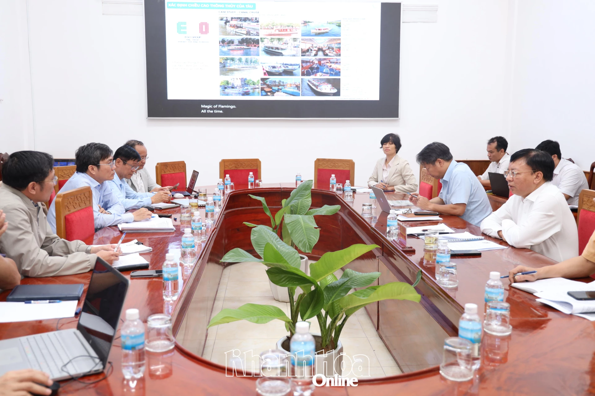 Đồng chí Lê Huyền kết luận cuộc họp  