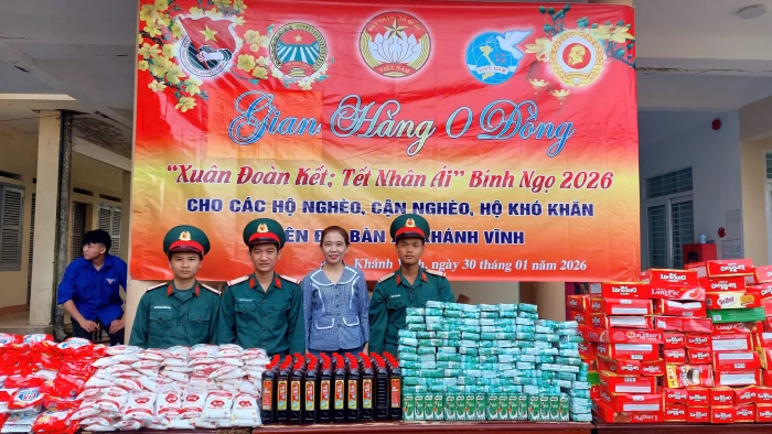 Trao 200 suất quà Tết cho người dân xã Khánh Vĩnh