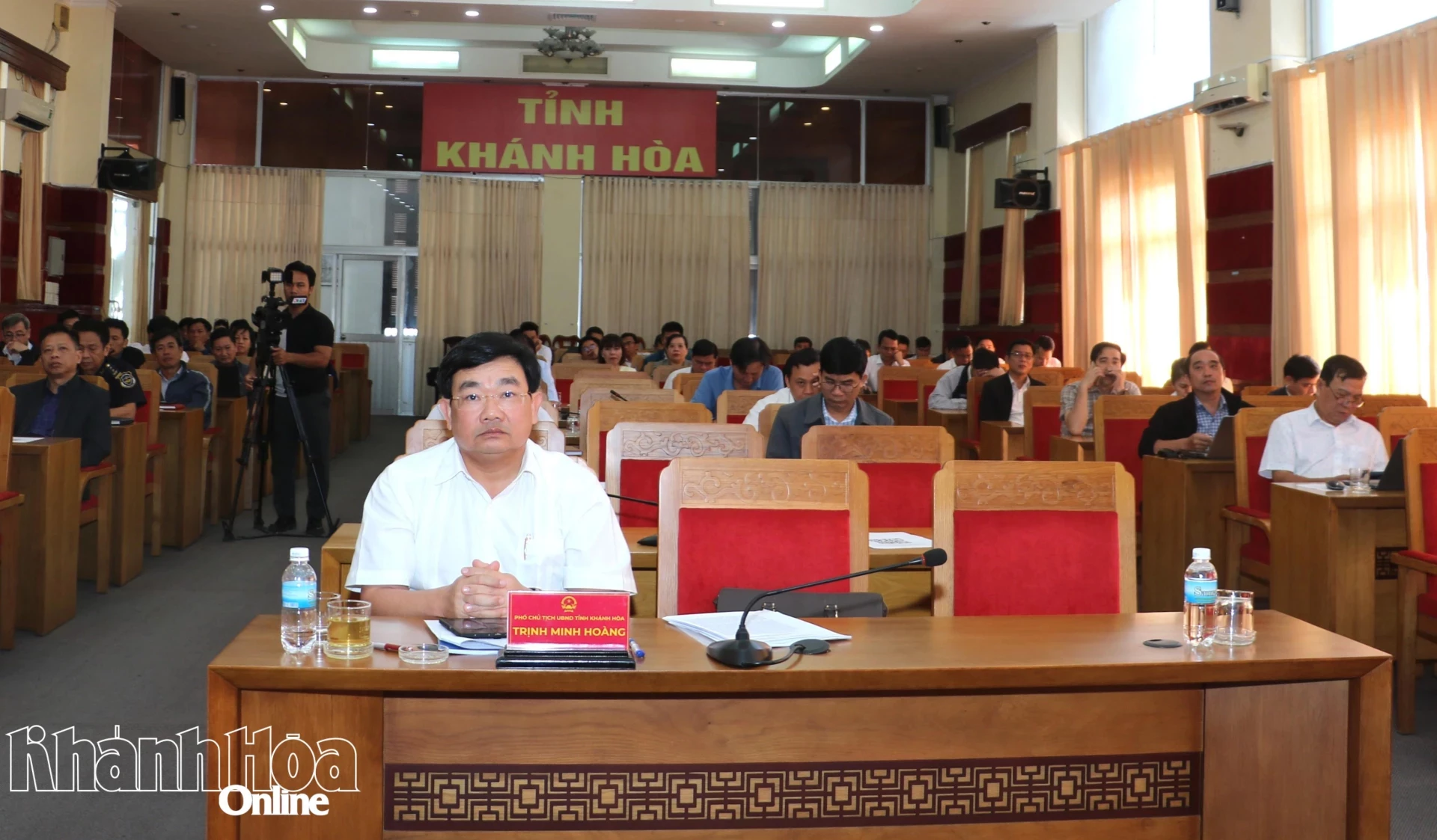 Phó Chủ tịch UBND tỉnh Trịnh Minh Hoàng dự hội nghị tại điểm cầu Khánh Hòa.
