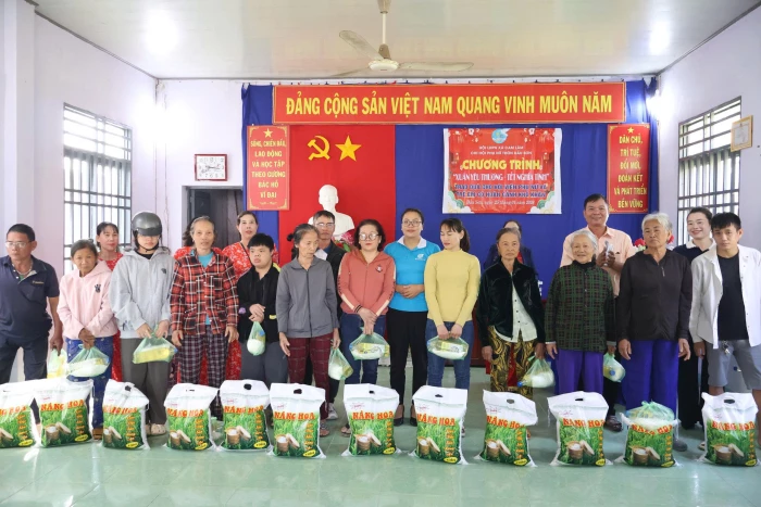 Phụ nữ xã Cam Lâm tổ chức chương trình “Xuân yêu thương - Tết nghĩa tình”