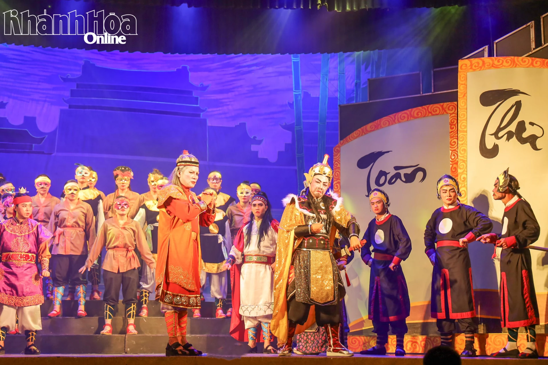 Promoting essence of traditional stage arts