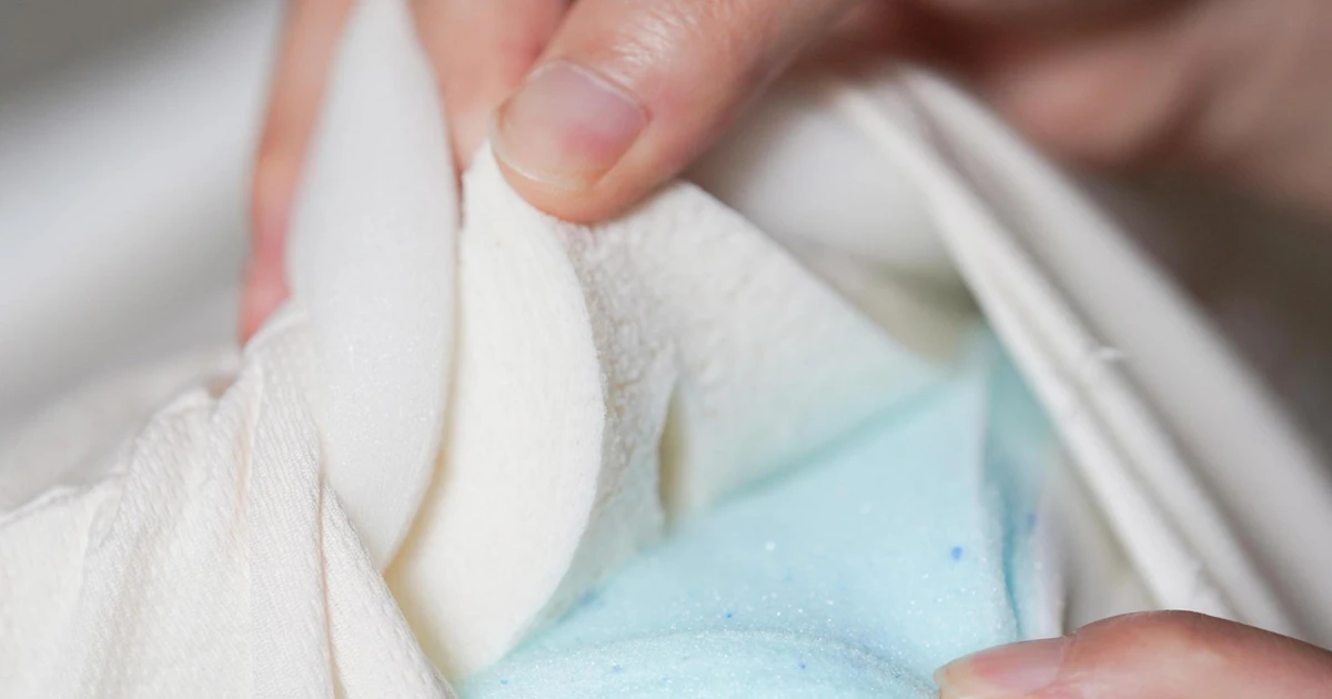 Theo thời gian, nệm sẽ tích tụ mạt bụi, các tế bào da chết, mồ hôi và những thứ khác có thể gây dị ứng và hen suyễn. (Ảnh: ITN)