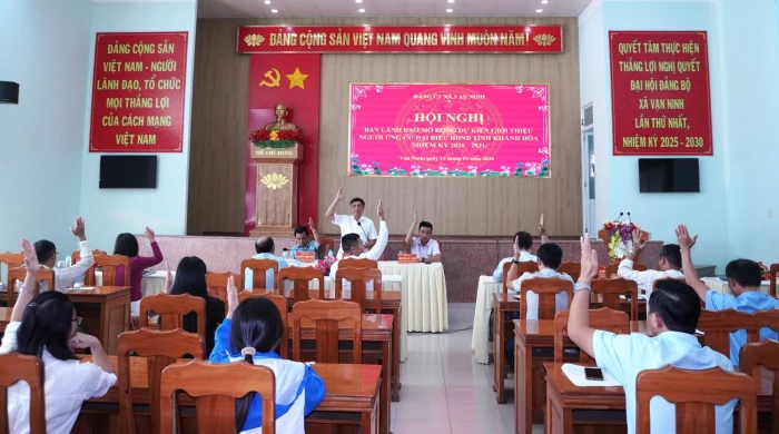 Đảng ủy xã Vạn Ninh lấy ý kiến cử tri nơi công tác đối với người được giới thiệu ứng cử đại biểu HĐND tỉnh