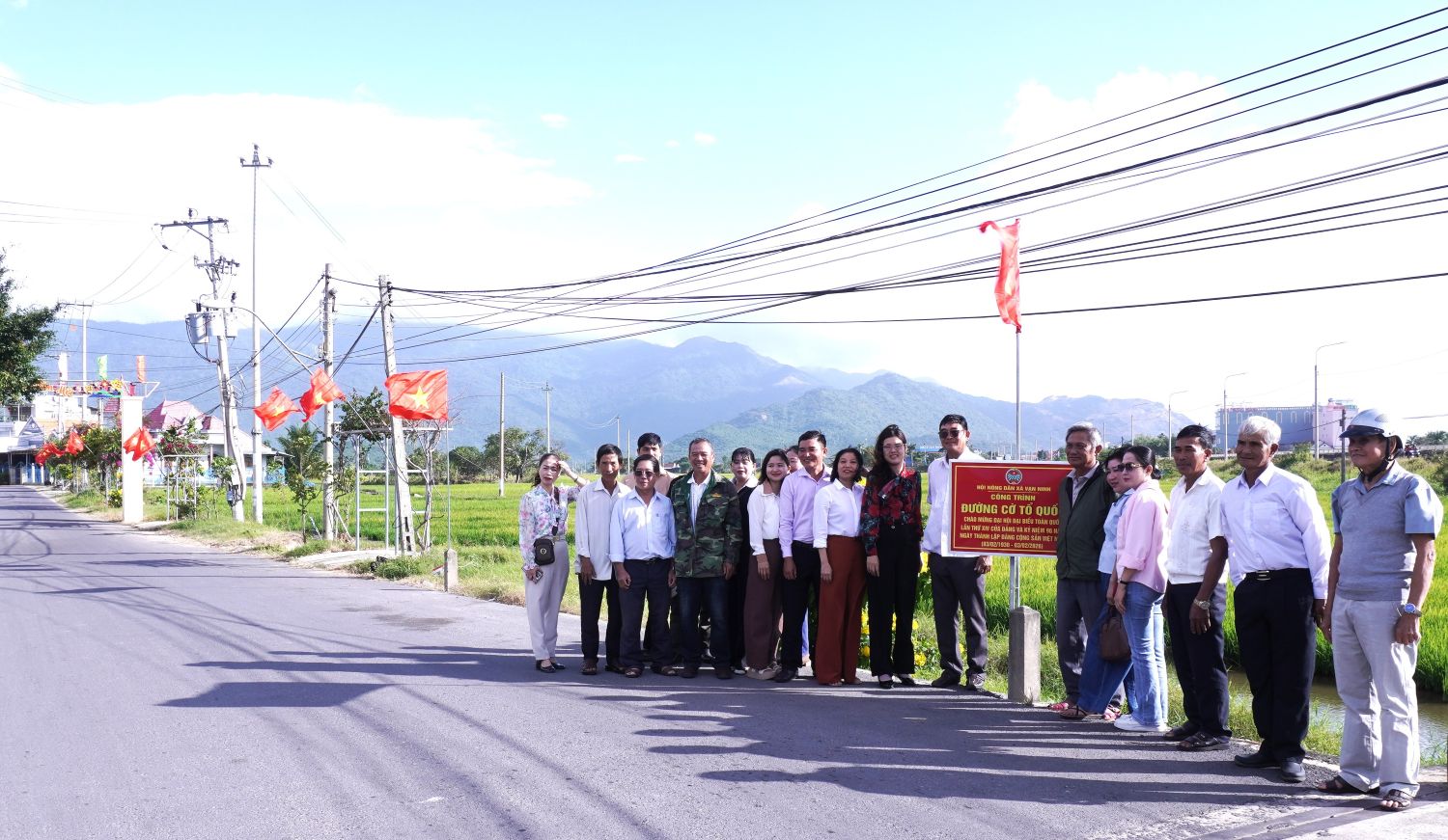 Tuyến “Đường cờ Tổ quốc” tại thôn Phú Cang 1.