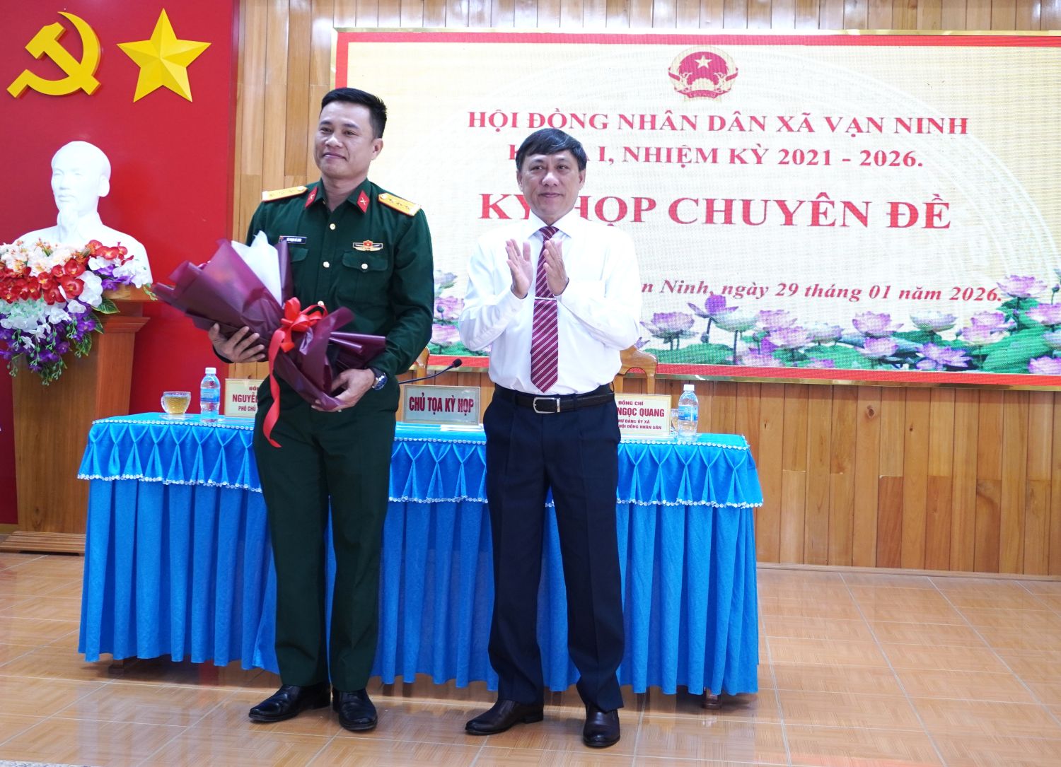 Thượng tá Võ Phạm Bá Linh được bầu giữ chức danh Ủy viên UBND xã Vạn Ninh nhiệm kỳ 2021 - 2026.