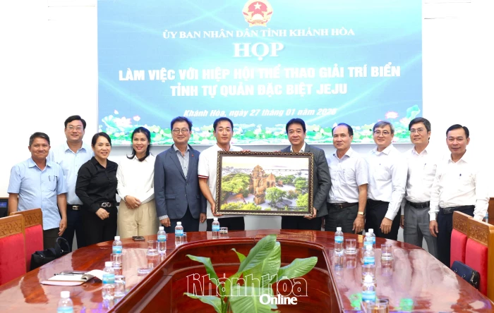 Phó Chủ tịch Thường trực UBND tỉnh Khánh Hòa Nguyễn Long Biên làm việc với Hiệp hội Thể thao giải trí biển Jeju, Hàn Quốc