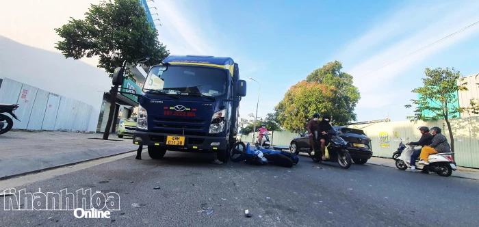 Một phụ nữ bị thương nặng sau va chạm liên hoàn