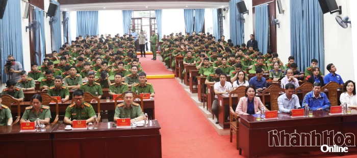 Hơn 200 hạ sĩ quan, chiến sĩ nghĩa vụ Công an nhân dân được tư vấn hướng nghiệp, giới thiệu việc làm