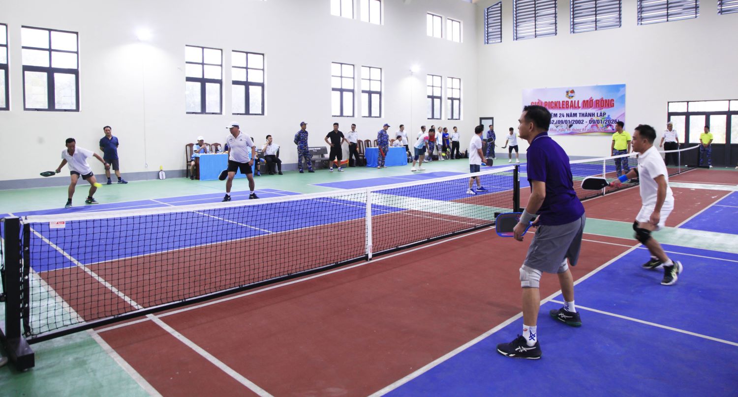 Các đội tham gia tranh tài tại giải.