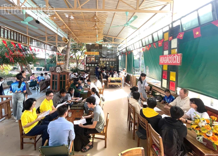 Chat & Chill Corner - không gian kết nối những người yêu thích tiếng Anh