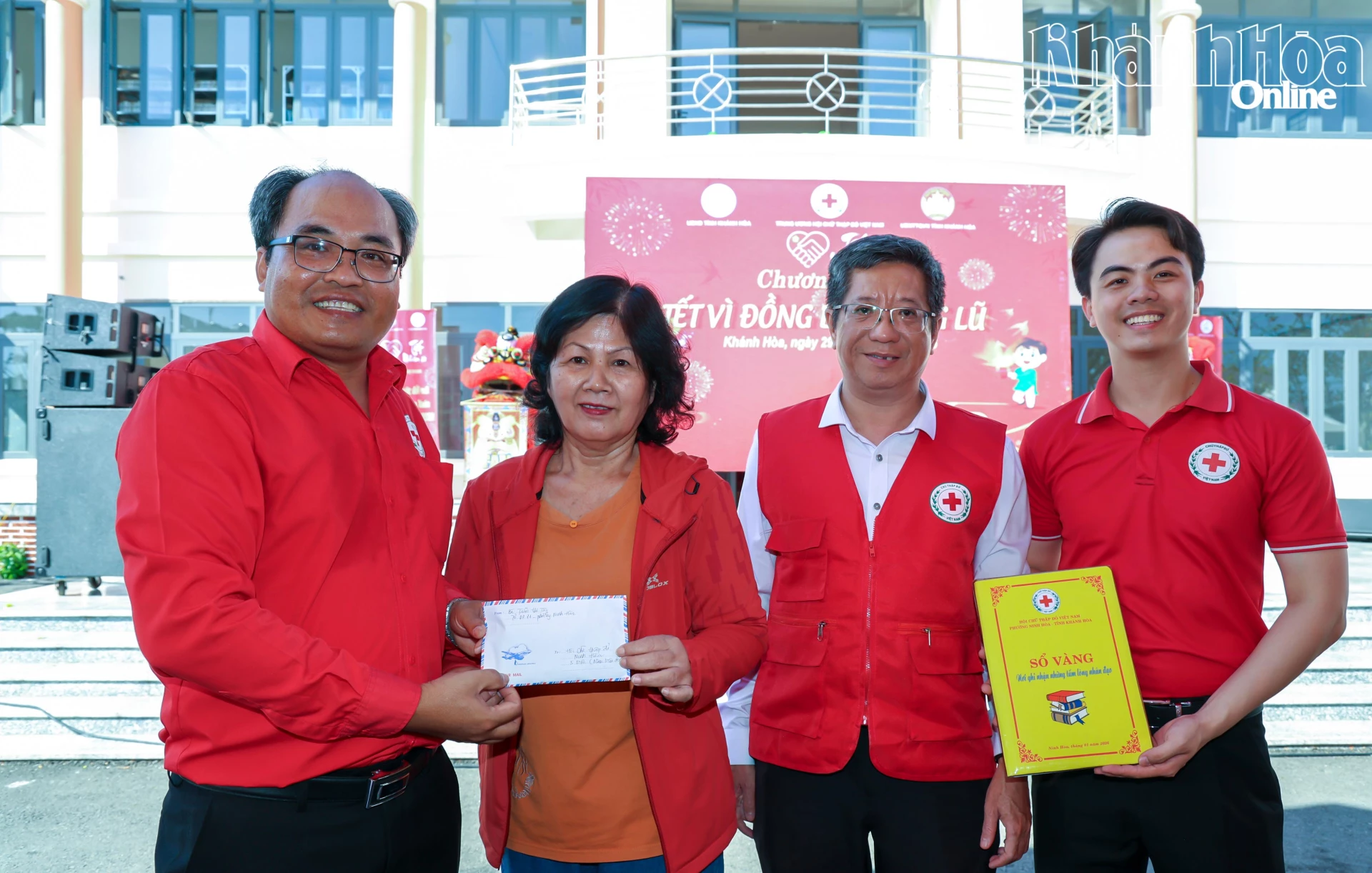 Một hộ dân ở Tổ dân phố 11, phường Ninh Hòa hỗ trợ chương trình 5 triệu đồng.