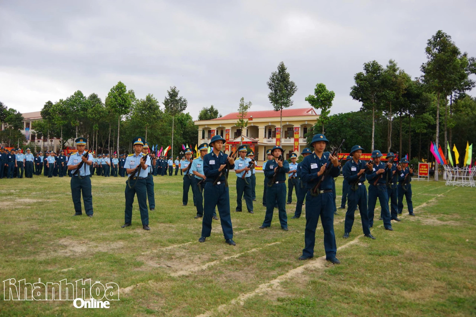 Nội dung thi Điều lệnh đội ngũ có súng.