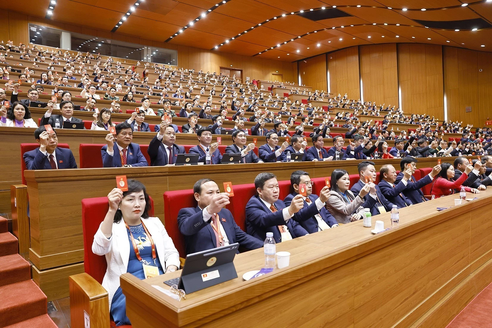 Đại hội biểu quyết thông qua số lượng Ủy viên BCH Trung ương Đảng khóa XIV. Ảnh: TTXVN