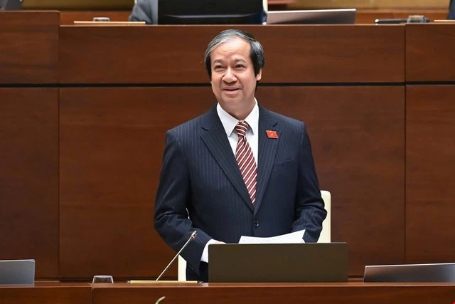 Bộ trưởng Bộ Giáo dục và Đào tạo Nguyễn Kim Sơn.