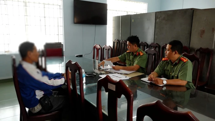 [Video] Công an Khánh Hòa làm việc với đối tượng đăng tải thông tin sai sự thật, xuyên tạc lịch sử