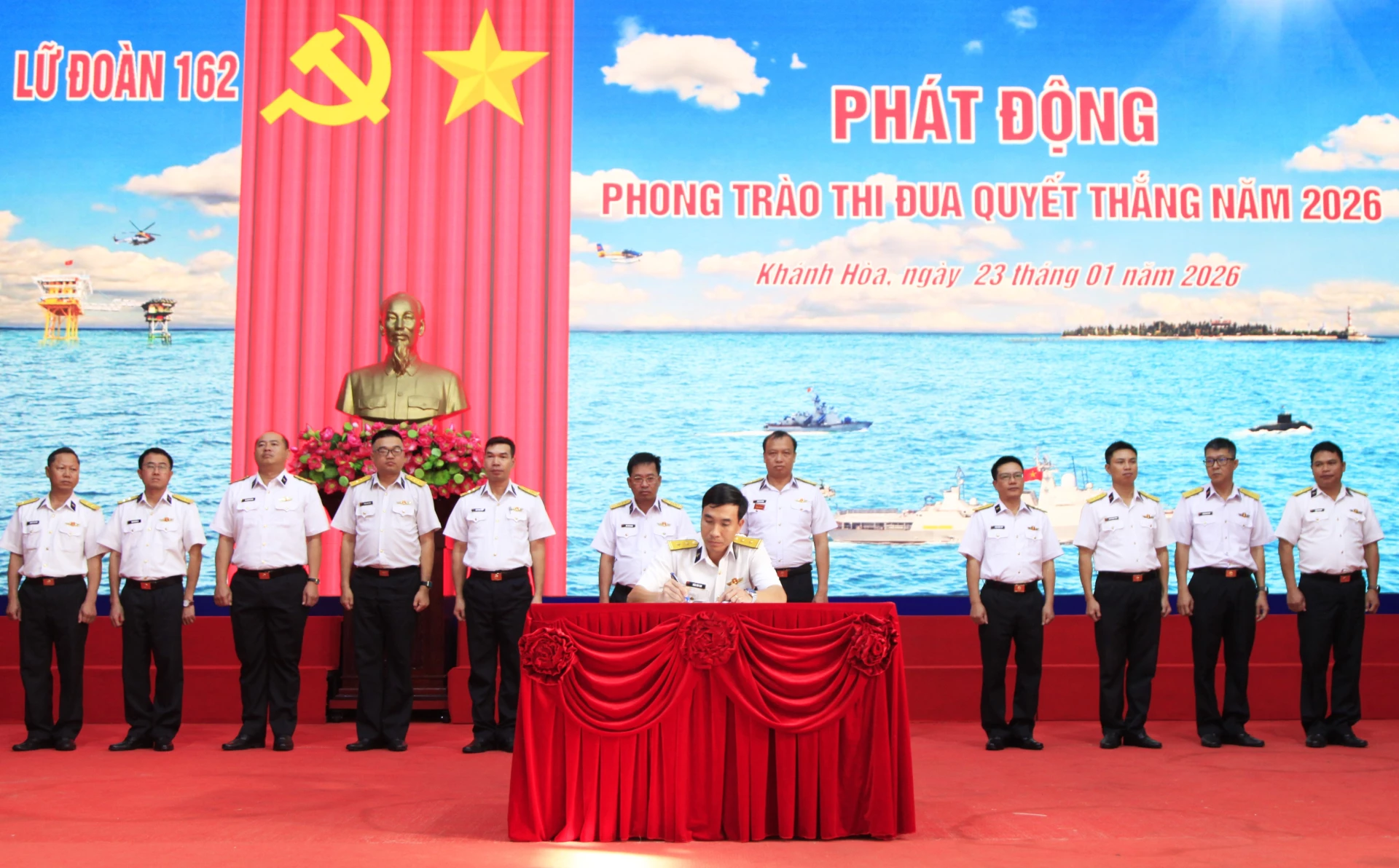 Các cơ quan, đơn vị ký kết giao ước thi đua.