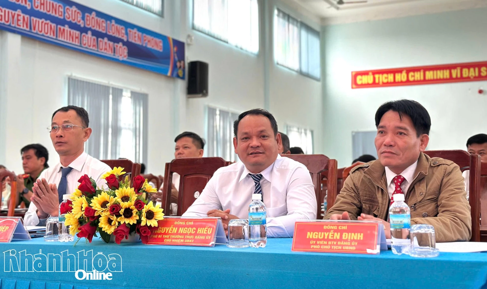 Các đại biểu dự họp