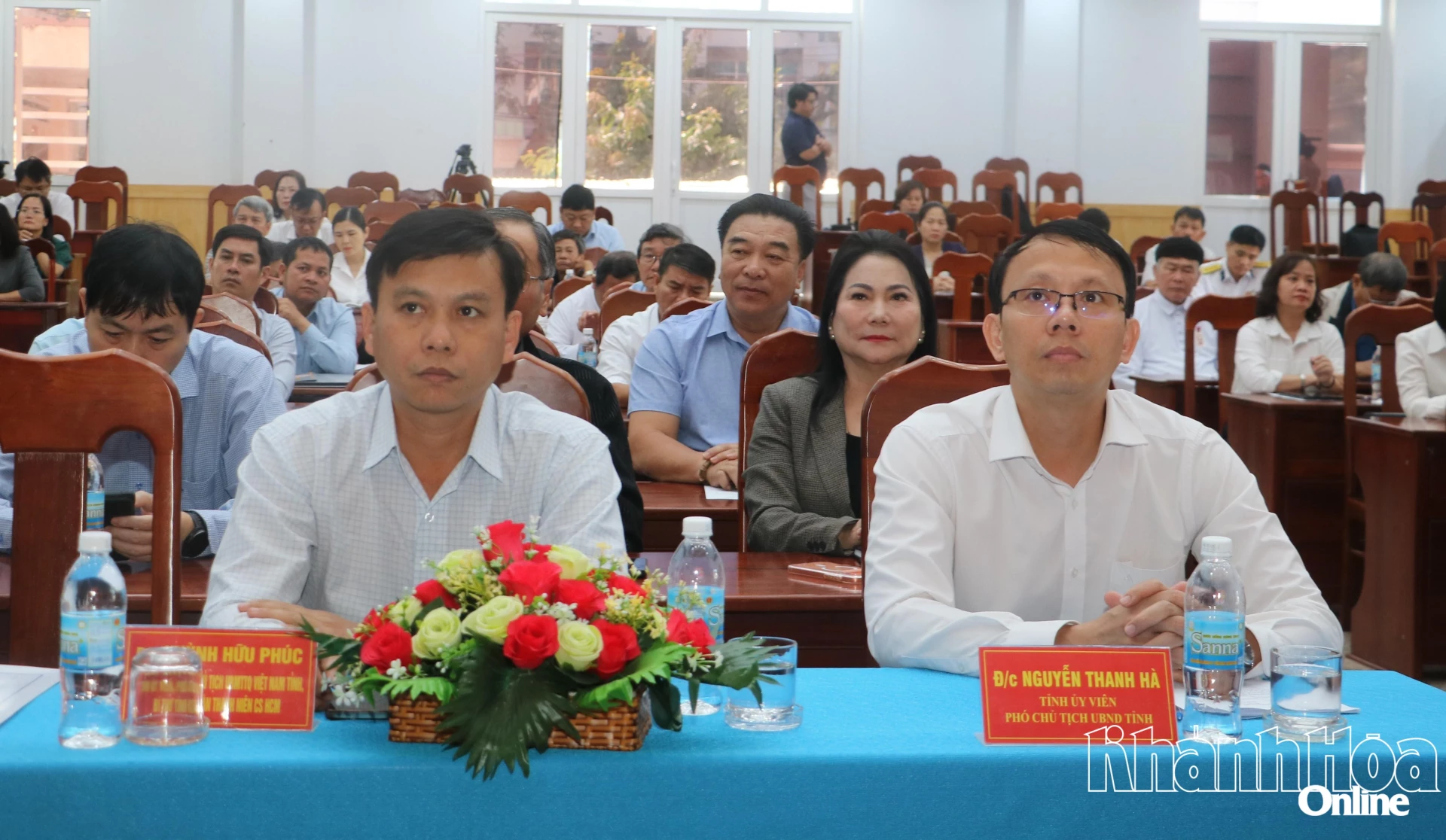 Các đại biểu tham dự hội nghị