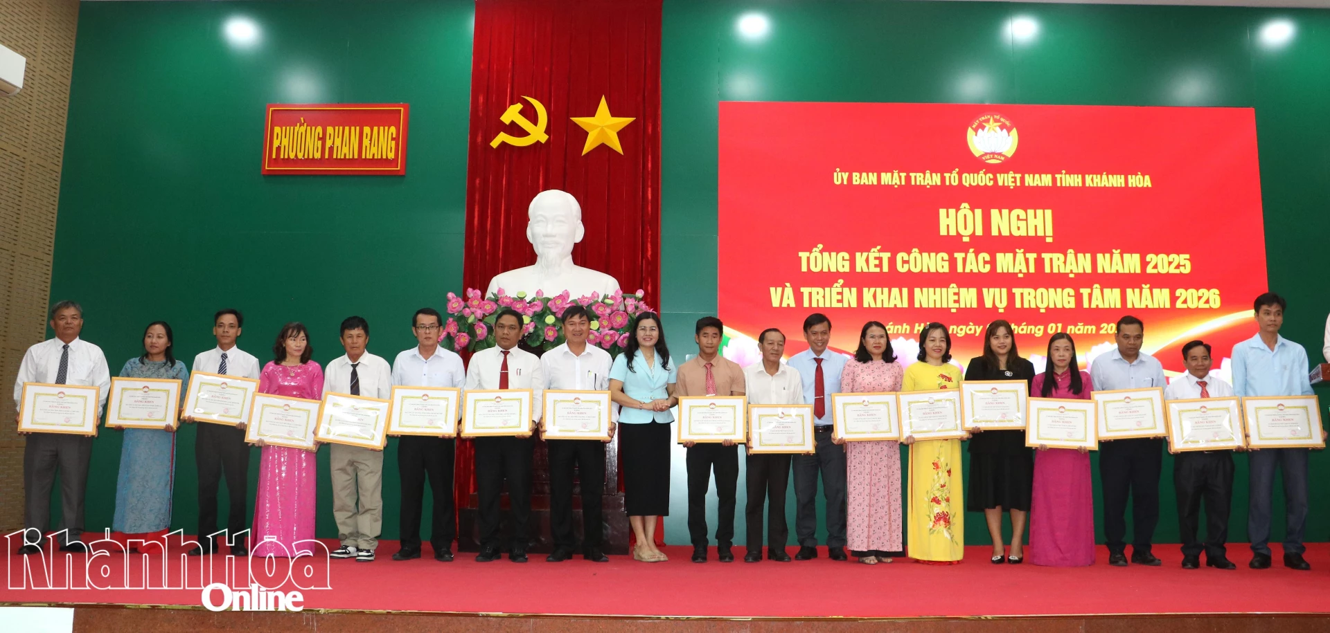 Các tập thể nhận bằng khen của Ủy ban MTTQ Việt Nam tỉnh.