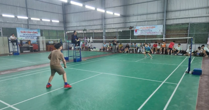 Hơn 200 vận động viên tranh tài Giải cầu lông mở rộng phường Bắc Cam Ranh