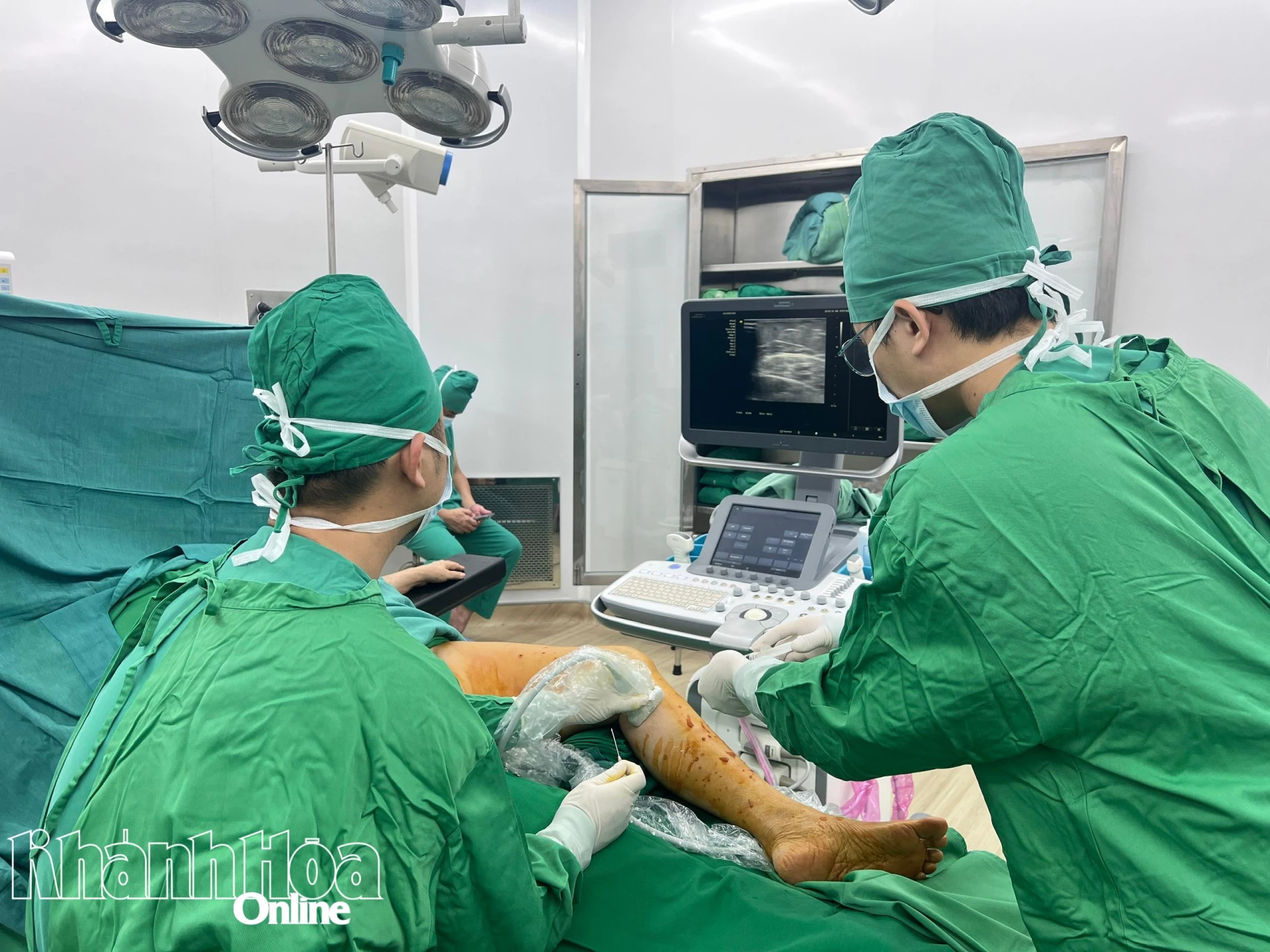 Điều trị suy giãn tĩnh mạch tại Bệnh viện Đa khoa Khánh Hòa. 