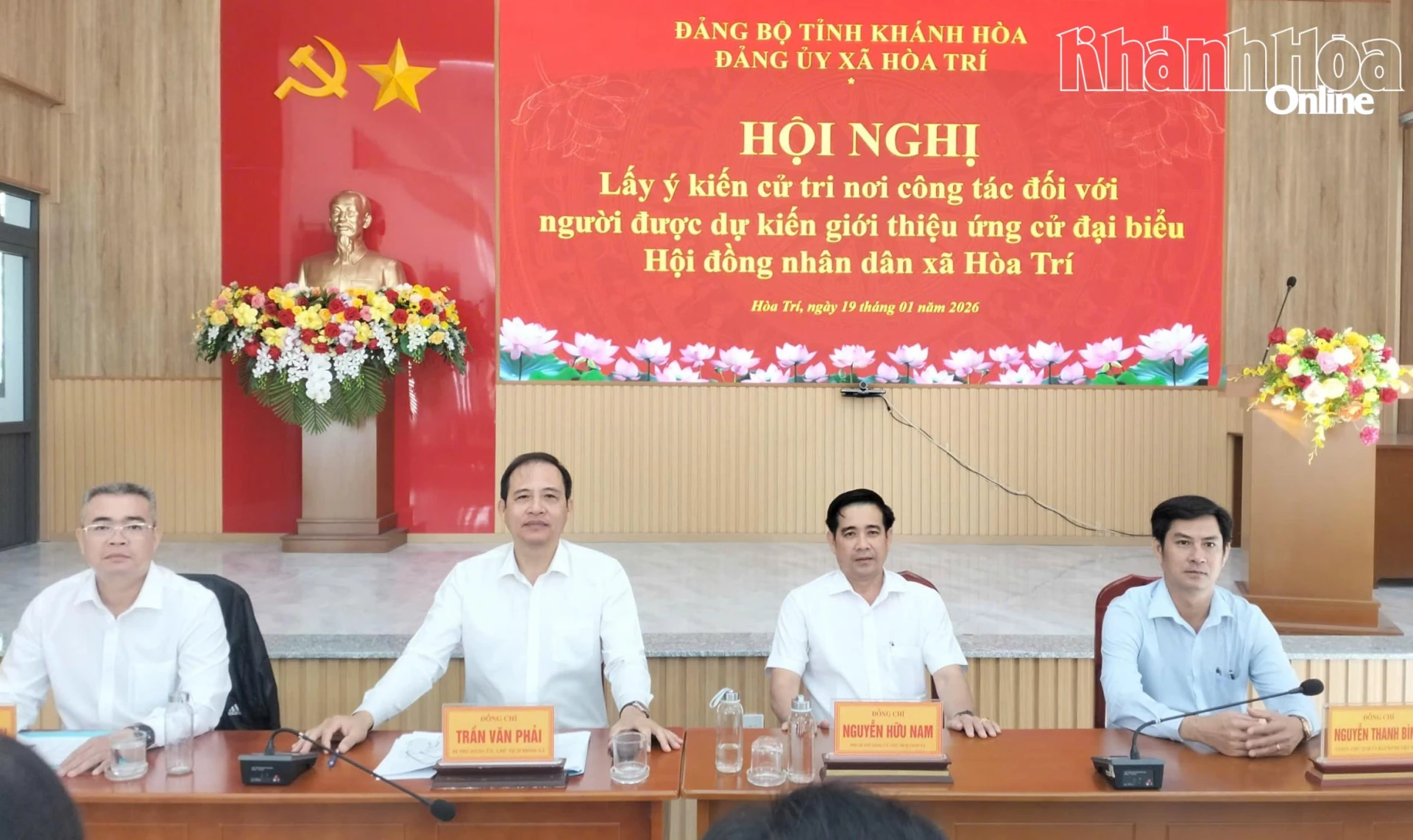 Các đồng chí chủ trì hội nghị