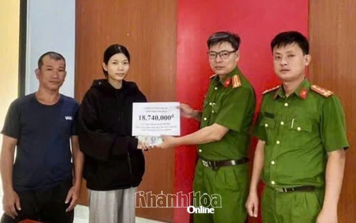 Cô gái trả lại 18,74 triệu đồng bị chuyển nhầm vào tài khoản cá nhân