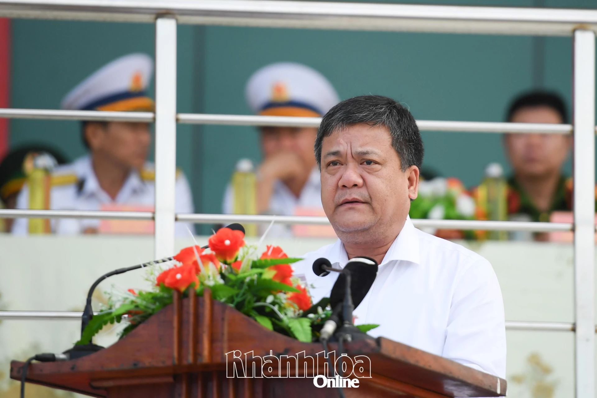 Đồng chí Trần Phong phát biểu động viên cán bộ, chiến sĩ đoàn công tác.