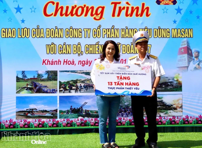 Lữ đoàn 957 tổ chức giao lưu với Công ty Cổ phần Hàng tiêu dùng Masan