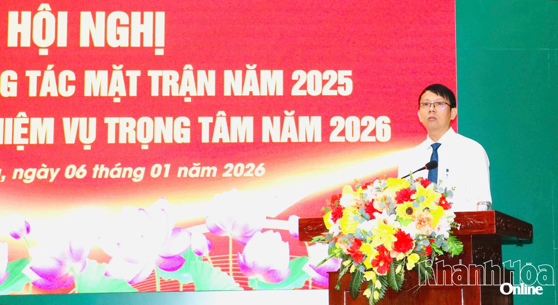 Đồng chí Nguyễn Thanh Hà thông báo về tình hình kinh tế -