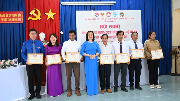 Mặt trận xã Thuận Bắc khen thưởng 7 tập thể và 10 cá nhân xuất sắc