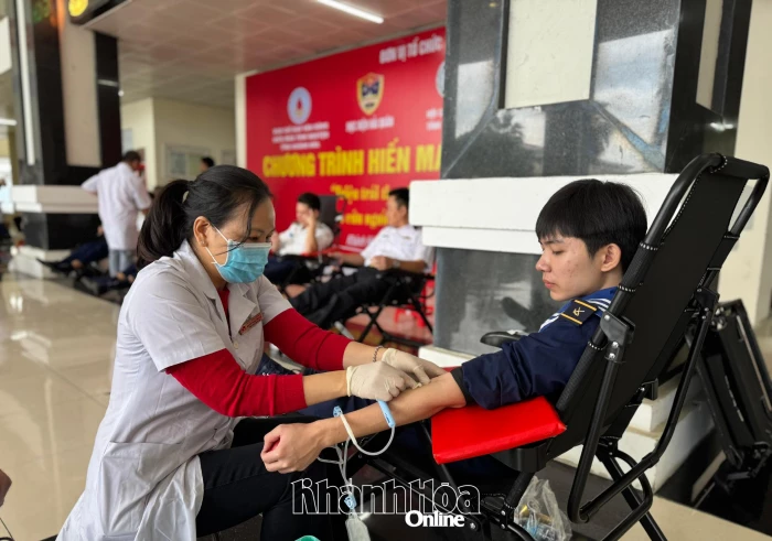 Hơn 550 cán bộ, chiến sĩ Học viện Hải quân tham gia hiến máu tình nguyện